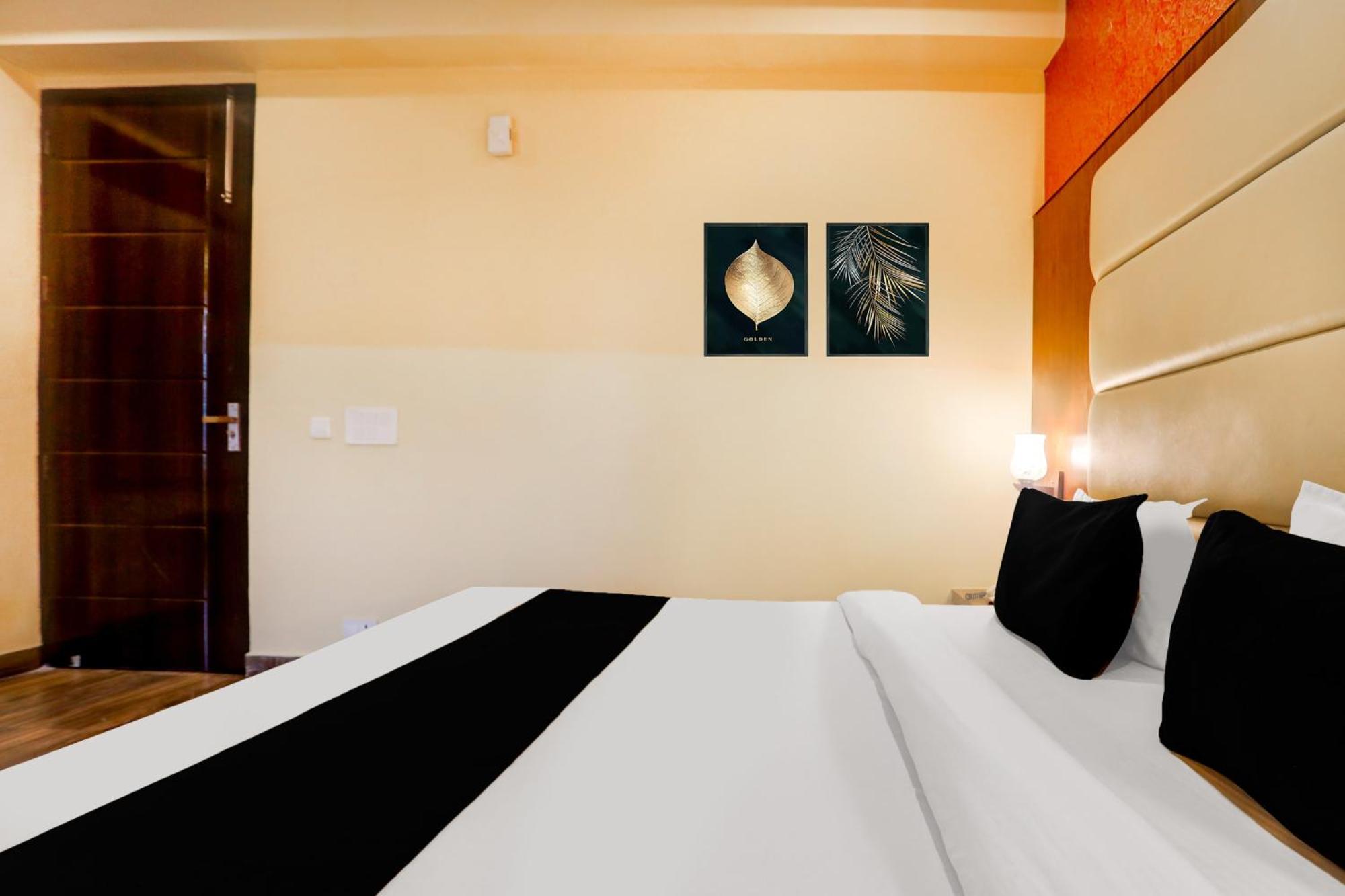 Hotel Super Townhouse Oak Pacify Hills Rājpur Exterior foto